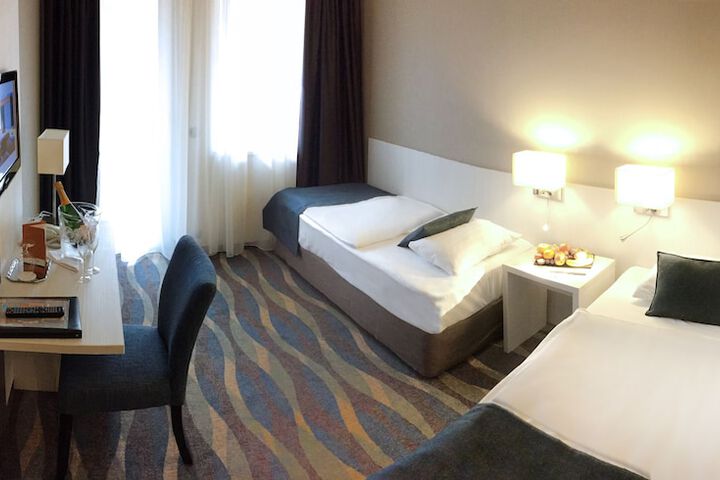 Room 8 of 69