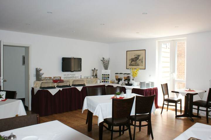 Breakfast/Coffee Service 21 of 39