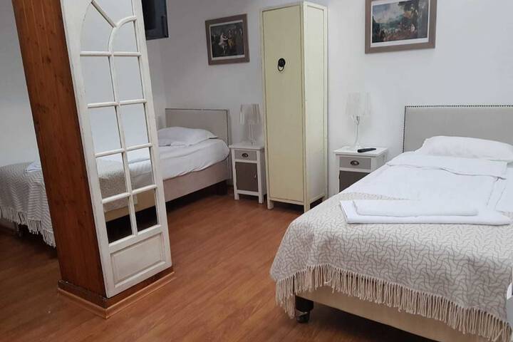 Room 8 of 12