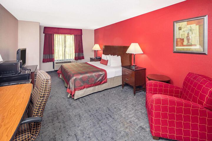 1 King Bed (8 of 11)