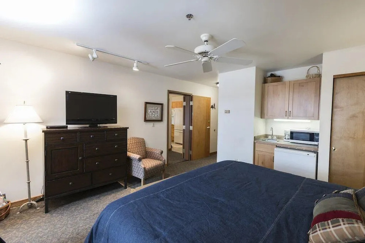 Room 3 of 9