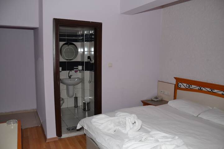 Room 12 of 28