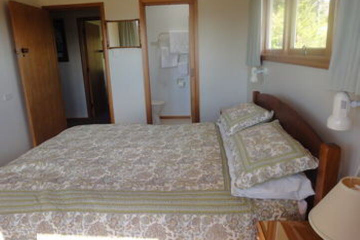 Room 8 of 18