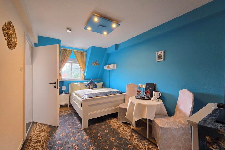 Room 6 of 39