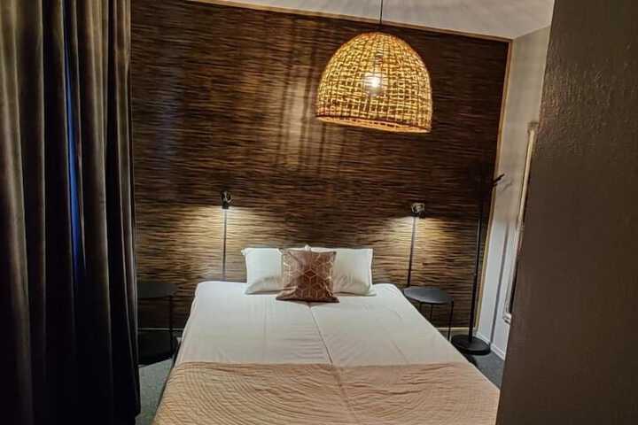 Room 15 of 50