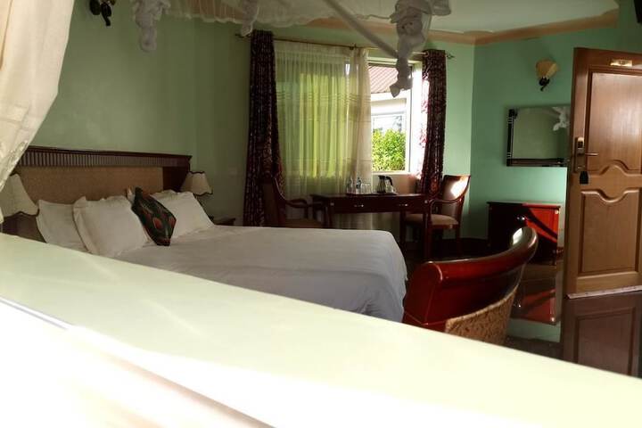 Room 2 of 35