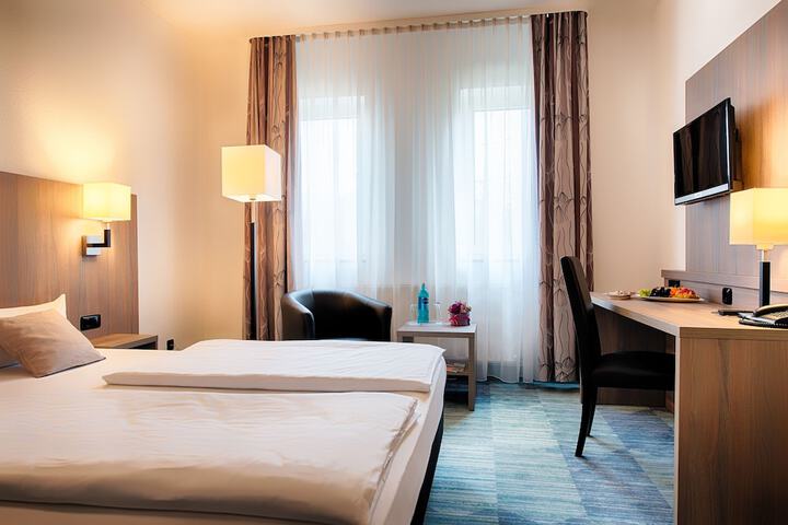 Room 10 of 62