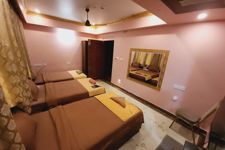 Room 9 of 32