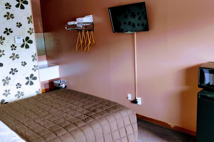 Deluxe Room 1 Queen Bed Courtyard View (18 of 19)