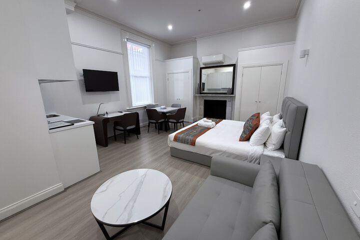Room 32 of 82