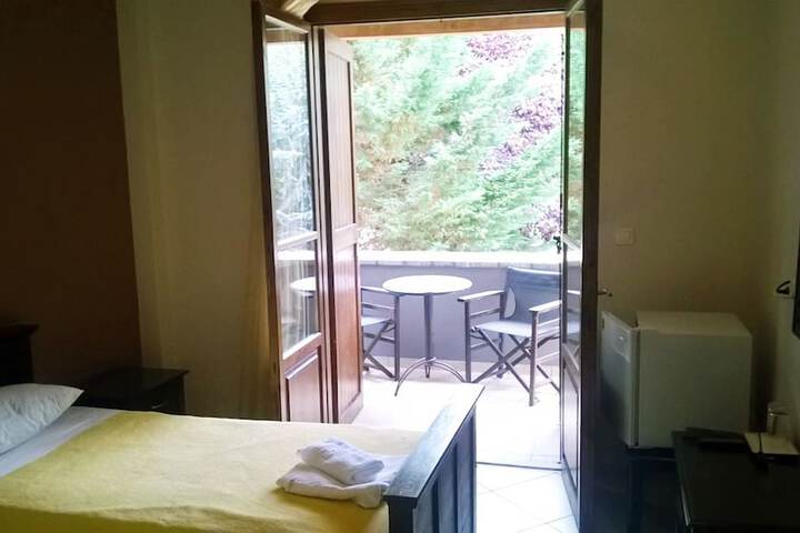 Room 6 of 10