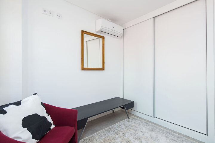 Room 13 of 164