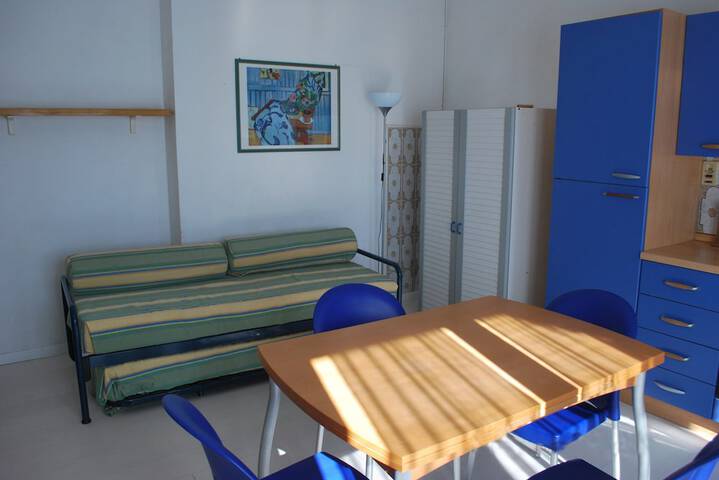 Room 2 of 10