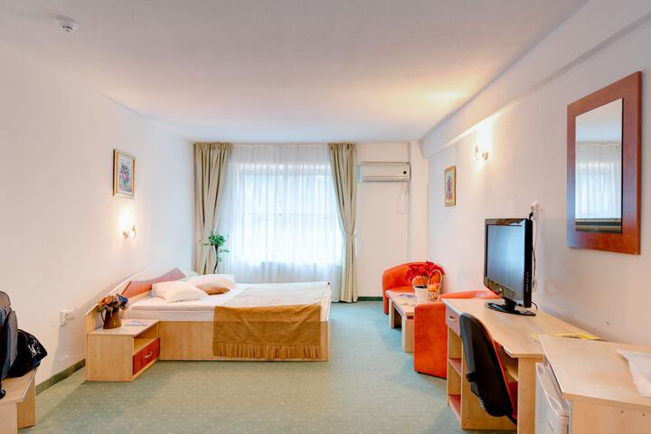 Room 12 of 70