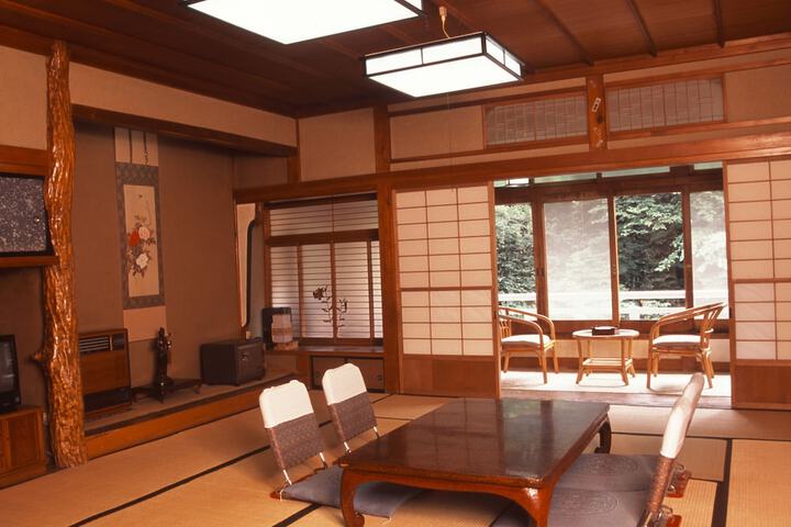 Room 15 of 42