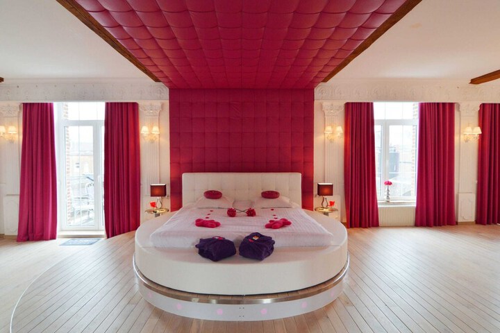 Room 9 of 39