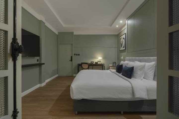 Room 11 of 43