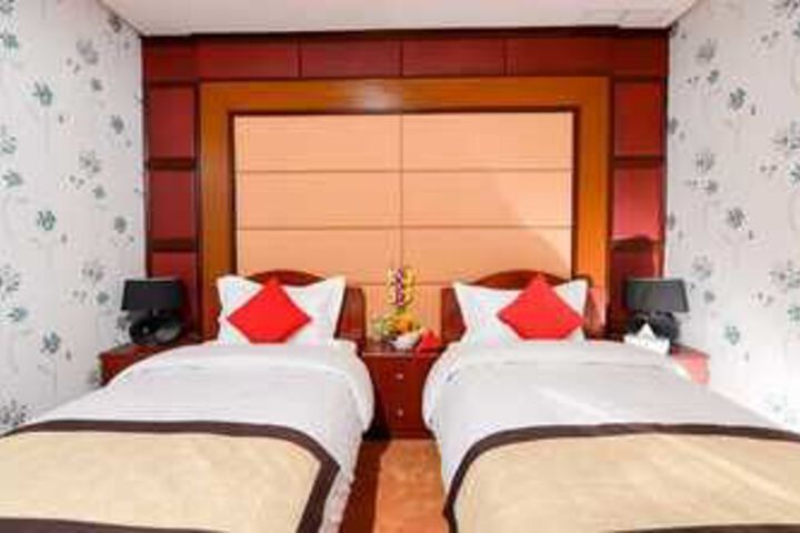 Room 17 of 38