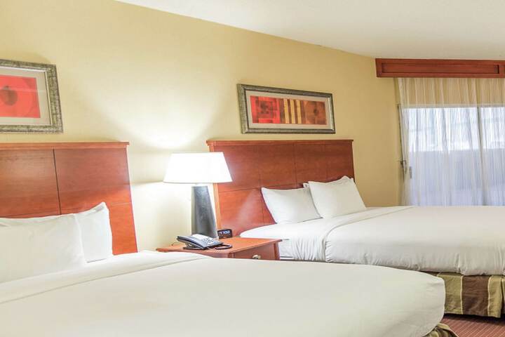 2 Queen Beds (9 of 17)