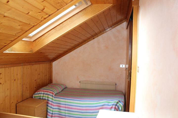 Room 8 of 30