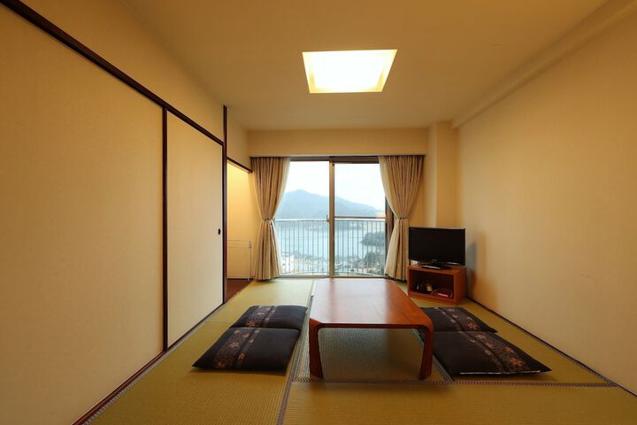 Room 5 of 40