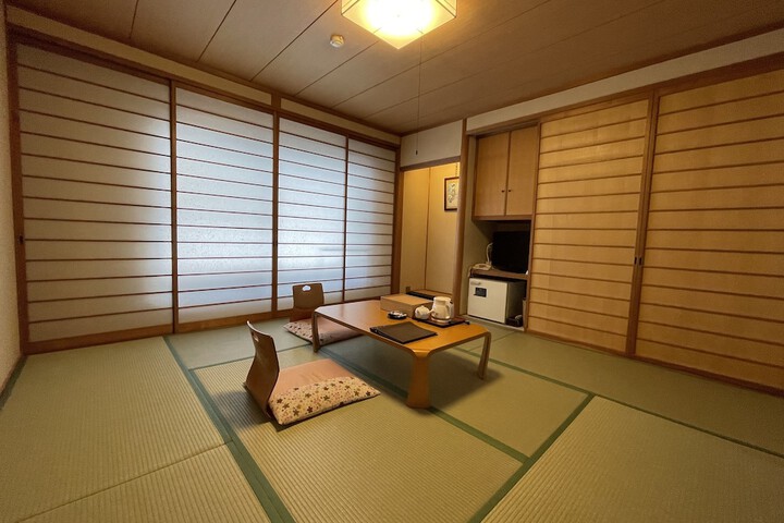 Room 9 of 40