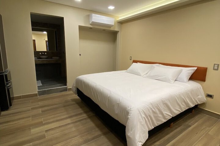 Room 6 of 44