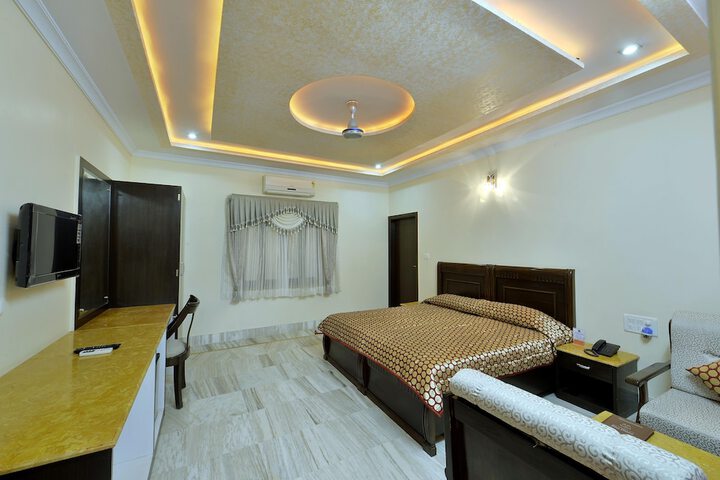 Room 17 of 38