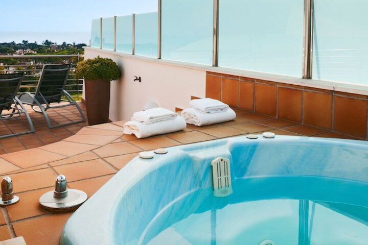 Hot Tub 71 of 174