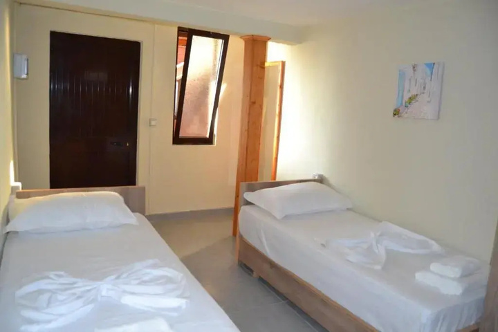 Room 3 of 10
