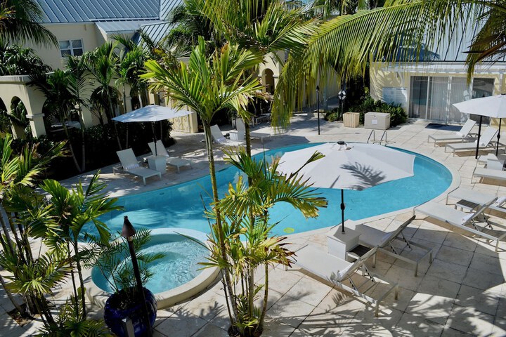 Pool 140 of 209