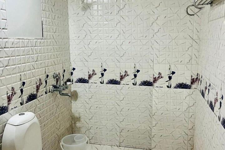 Room 8 of 18