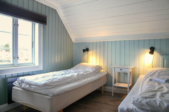 Room 4 of 49