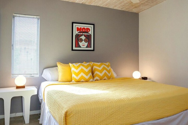 Room 9 of 9