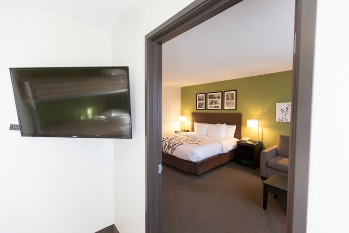 1 King Bed (6 of 50)