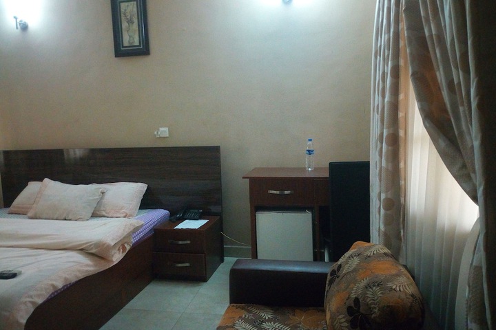 Room 3 of 16