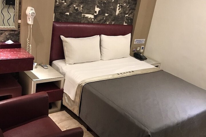 Room 15 of 100