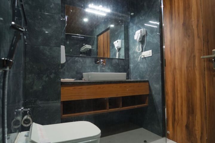 Room 18 of 32