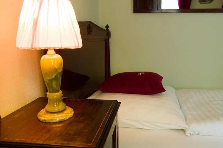 Room 17 of 38