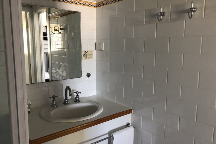 Room 42 of 60