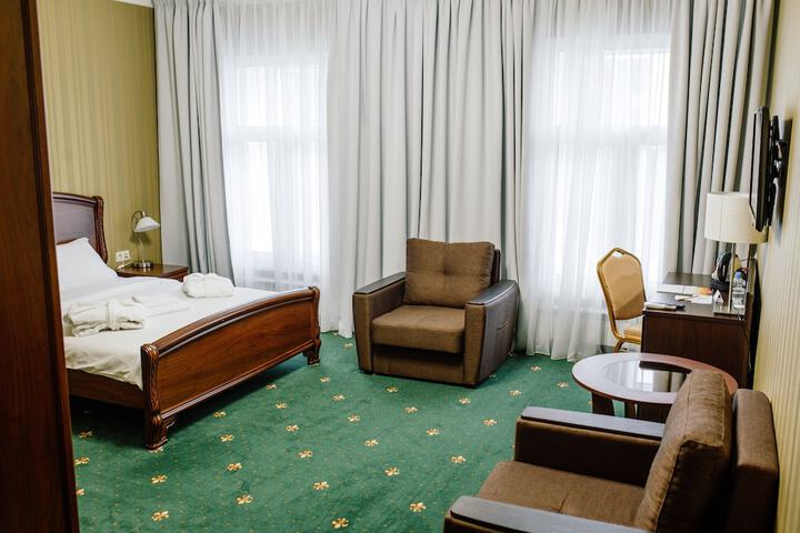Room 28 of 48