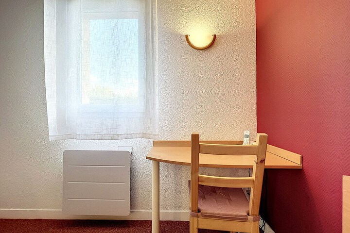 Room 10 of 13
