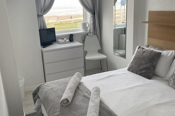 Room 3 of 27