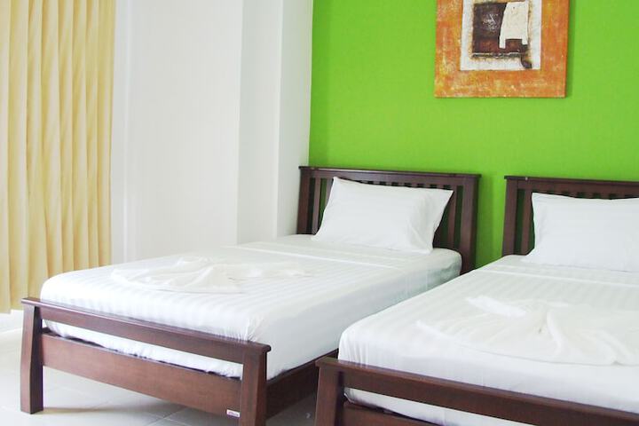 Room 9 of 28