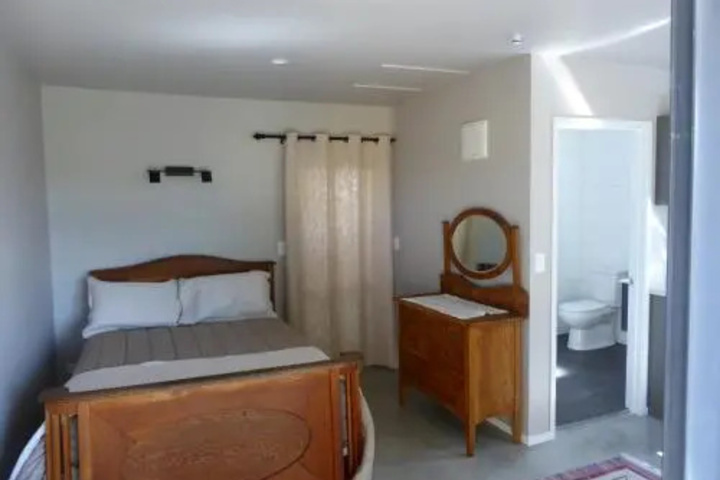 Room 2 of 10