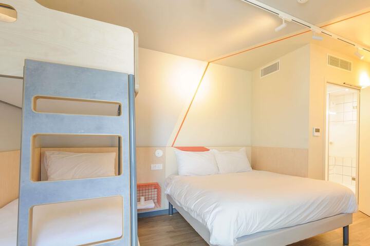 Room 19 of 77