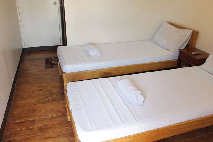 Room 6 of 42