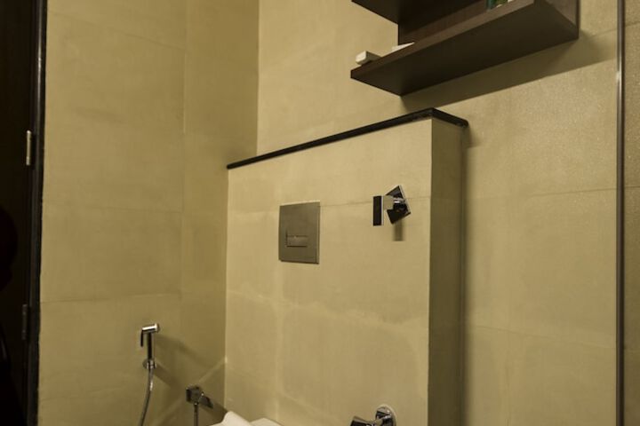 Room 9 of 28