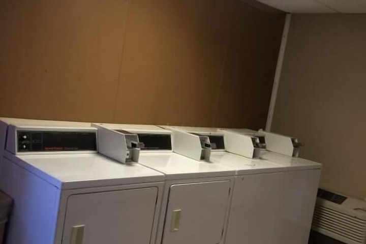 Room 7 of 8