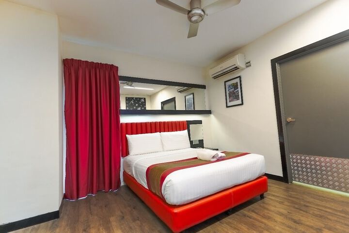 Room 13 of 28